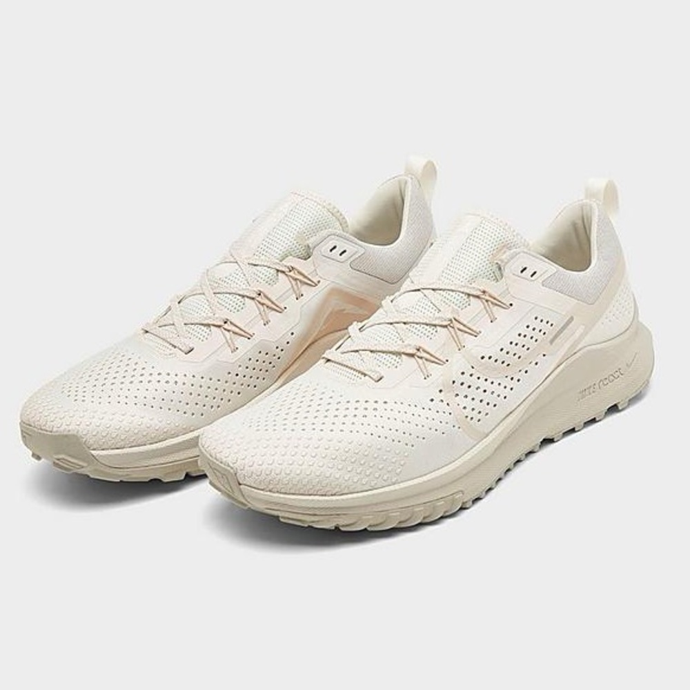Nike Pegasus Trail 4 in Phantom White